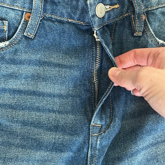 NWT Blank NYC The Cooper Straight Leg Jeans with Side Slit Size 26 - Picture 8 of 13